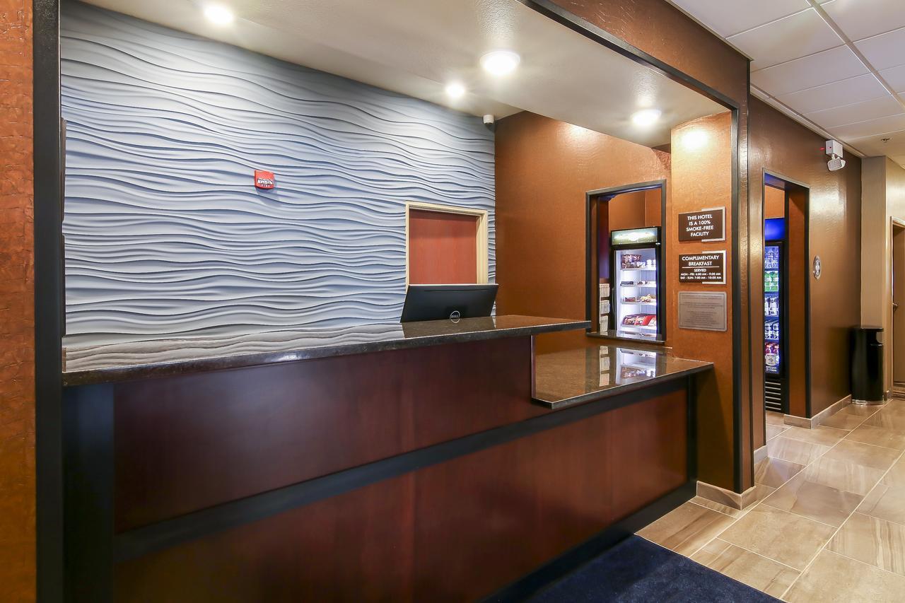 Cobblestone Inn & Suites - Menomonie/Uw-Stout Exterior photo