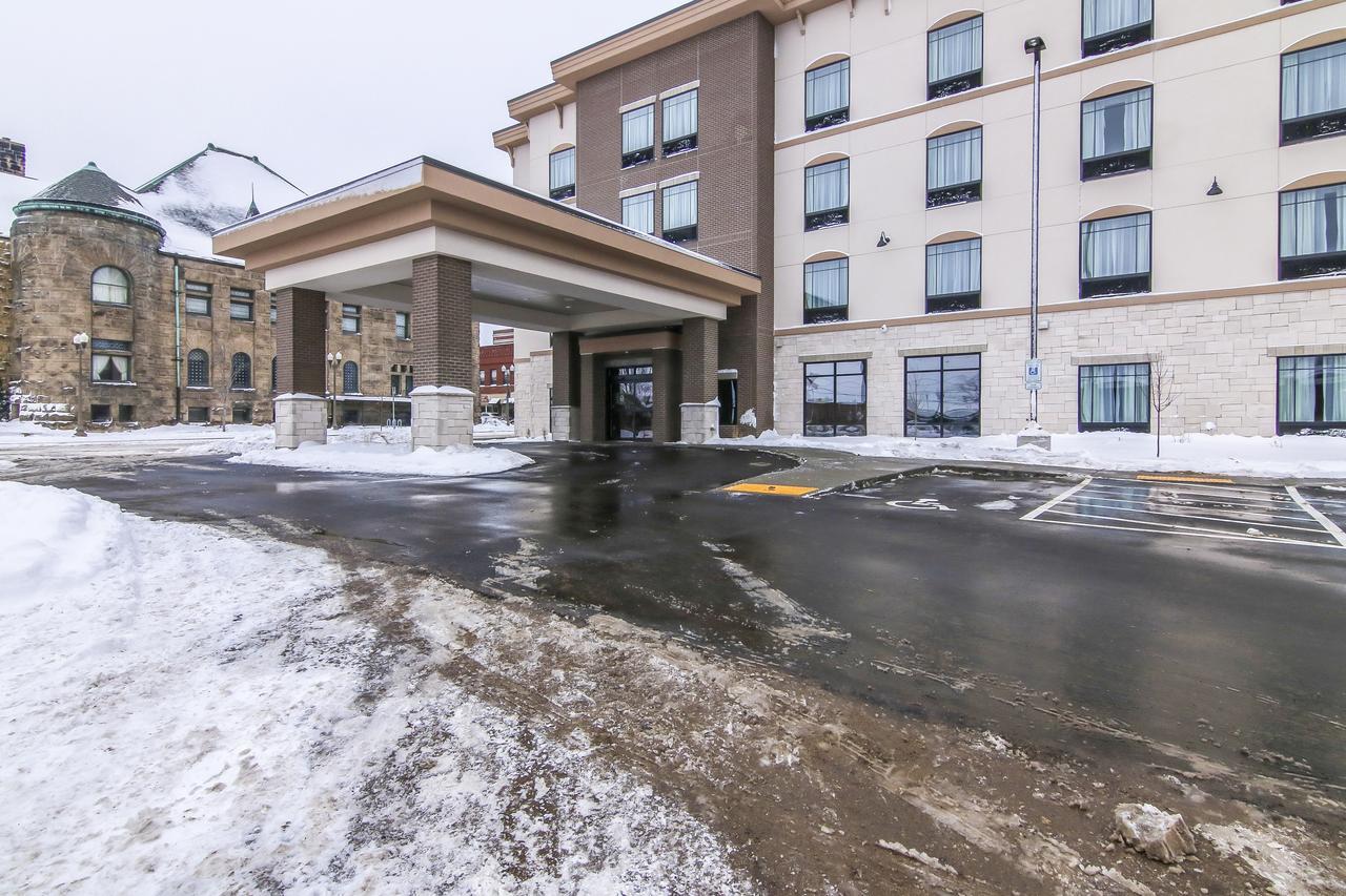 Cobblestone Inn & Suites - Menomonie/Uw-Stout Exterior photo