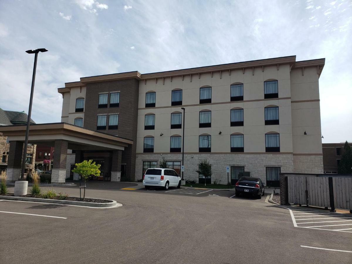 Cobblestone Inn & Suites - Menomonie/Uw-Stout Exterior photo