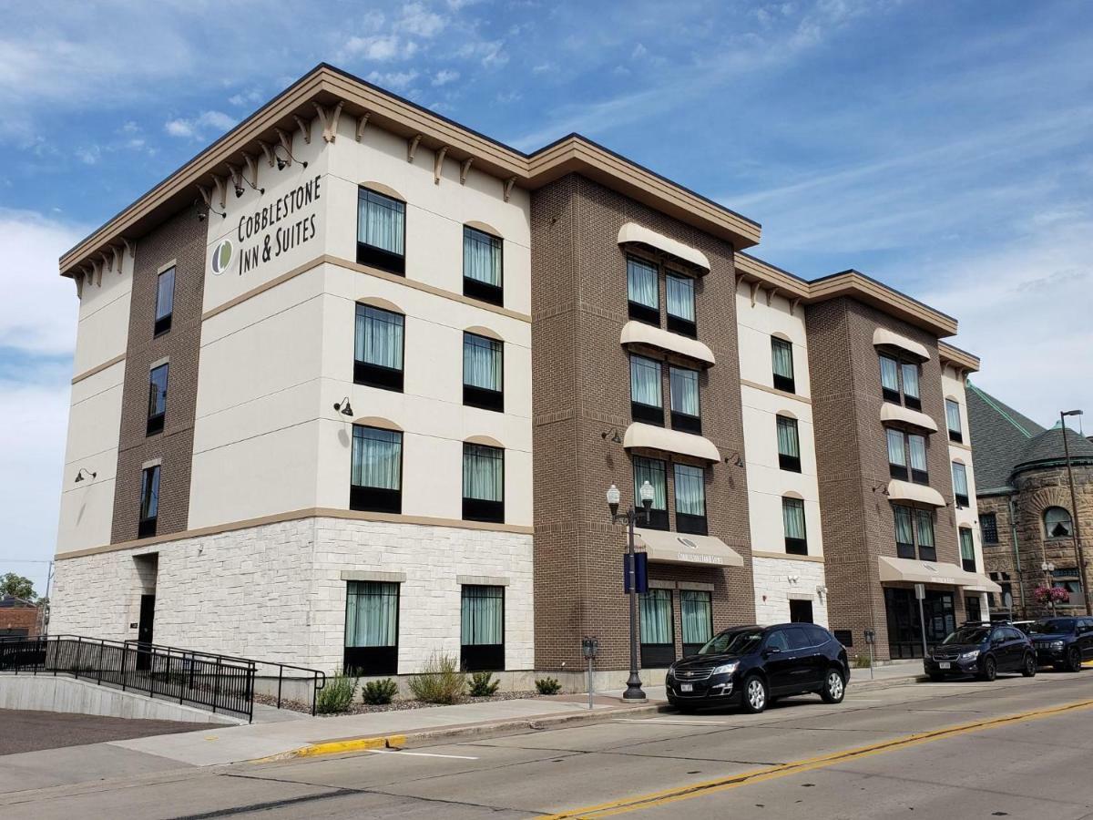Cobblestone Inn & Suites - Menomonie/Uw-Stout Exterior photo